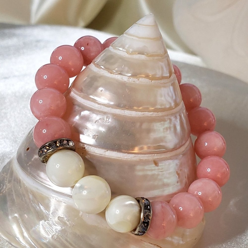 Pink coral and Mother of pearl hand crafted bracelet - Picture 3 of 5